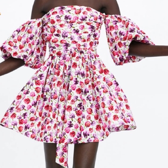 Dresses & Skirts - NEW Women's mini Floral Statement summer dress